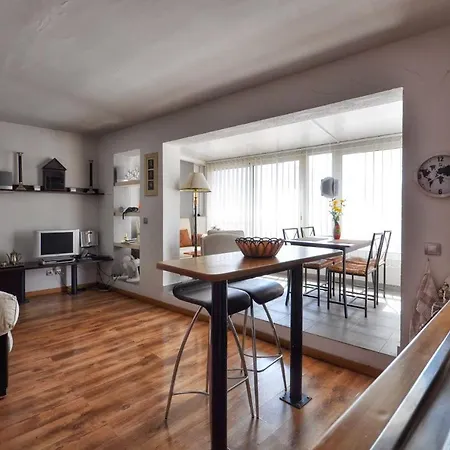 Orange Apartment *