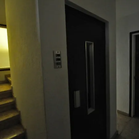 Orange Apartment *